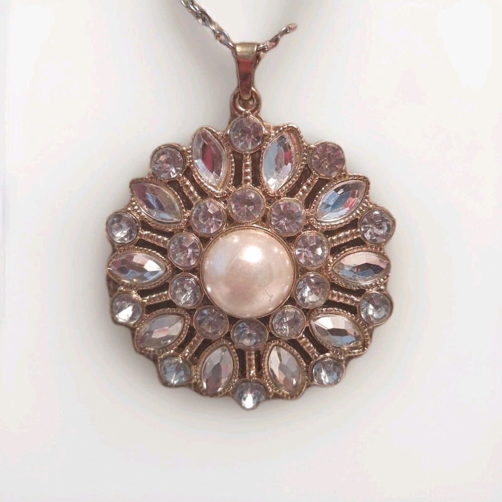 Vintage floral faux pearl and rhinestone necklace.
